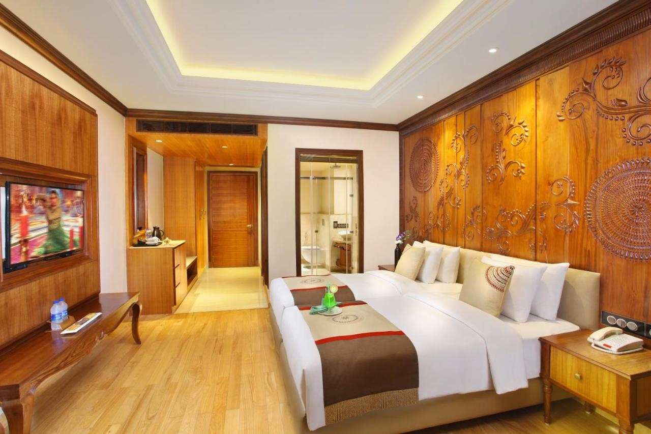 Seven Seas Hotel New Delhi Buitenkant foto